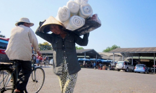 Ai giải cơn khát tín dụng cho những người “buôn thúng bán bưng”?