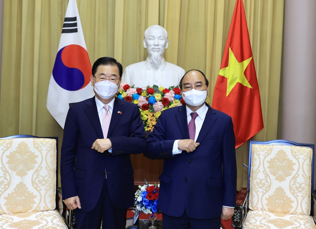 Chủ tịch nước Nguyễn Xuân Phúc và Bộ trưởng Ngoại giao Hàn Quốc Chung Eui Yong - Ảnh: Bộ Ngoại giao