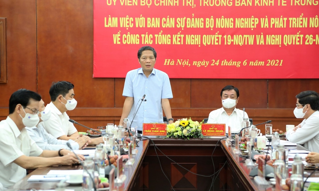 Trưởng ban Kinh tế trung ương là việc với Bộ Nông nghiệp và Phát triển nông thôn.