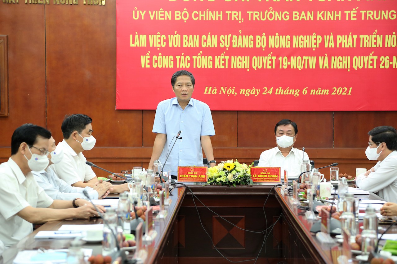 Trưởng ban Kinh tế trung ương là việc với Bộ Nông nghiệp và Phát triển nông thôn.
