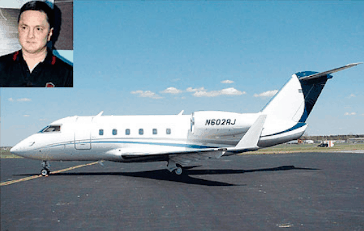 Ngo&agrave;i việc di chuyển bằng hai chiếc trực thăng thuộc sở hữu Tập đo&agrave;n Raymond, &ocirc;ng Singhania c&oacute; c&oacute; một chuy&ecirc;n cơ ri&ecirc;ng Bombardier Challenger 600 với gi&aacute; khoảng 21 triệu USD, theo Business Insider - Ảnh: BI