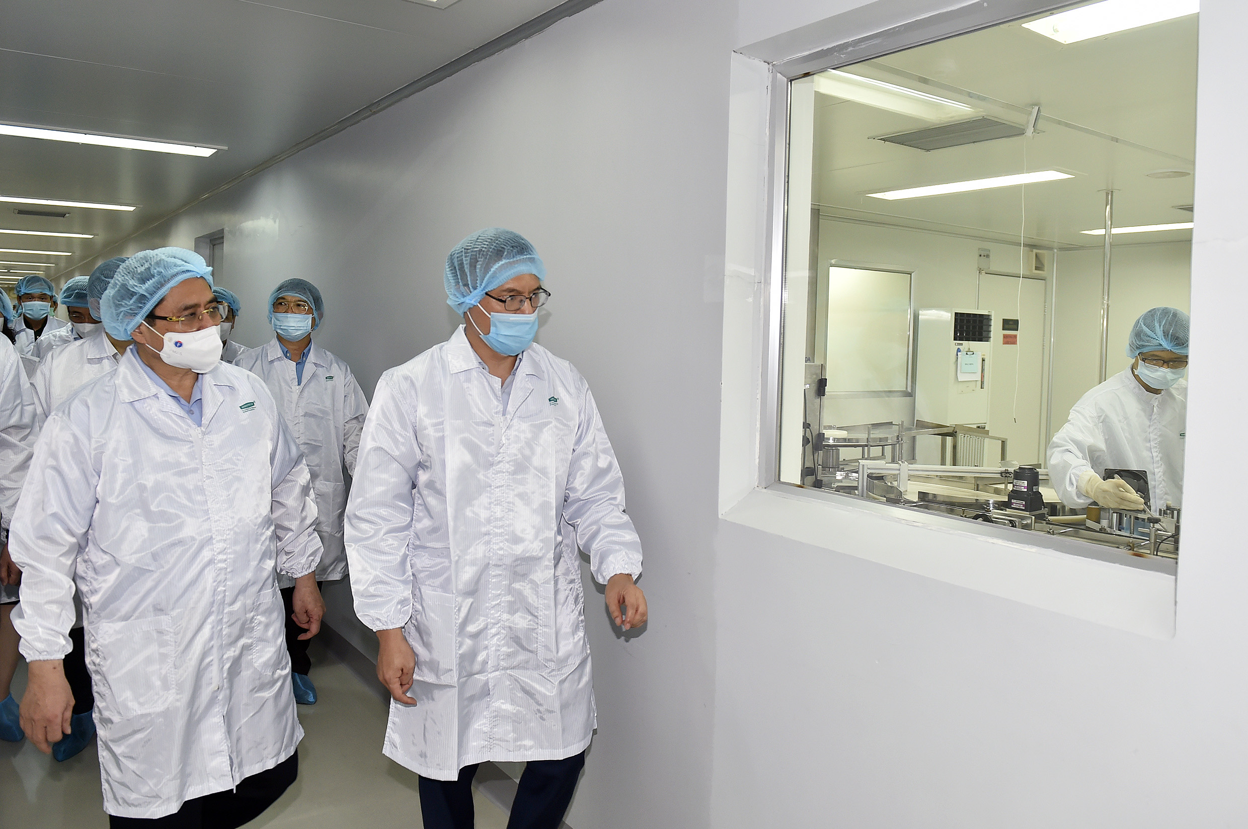 Thủ tướng Phạm Minh Chính thăm Công ty TNHH MTV Vaccine và Sinh phẩm số 1 (Vabiotech) - Ảnh: VGP.