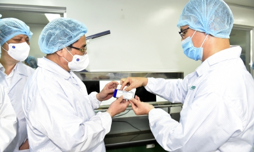 Thủ tướng yêu cầu có vaccine Covid-19 sản xuất trong nước chậm nhất vào tháng 6/2022