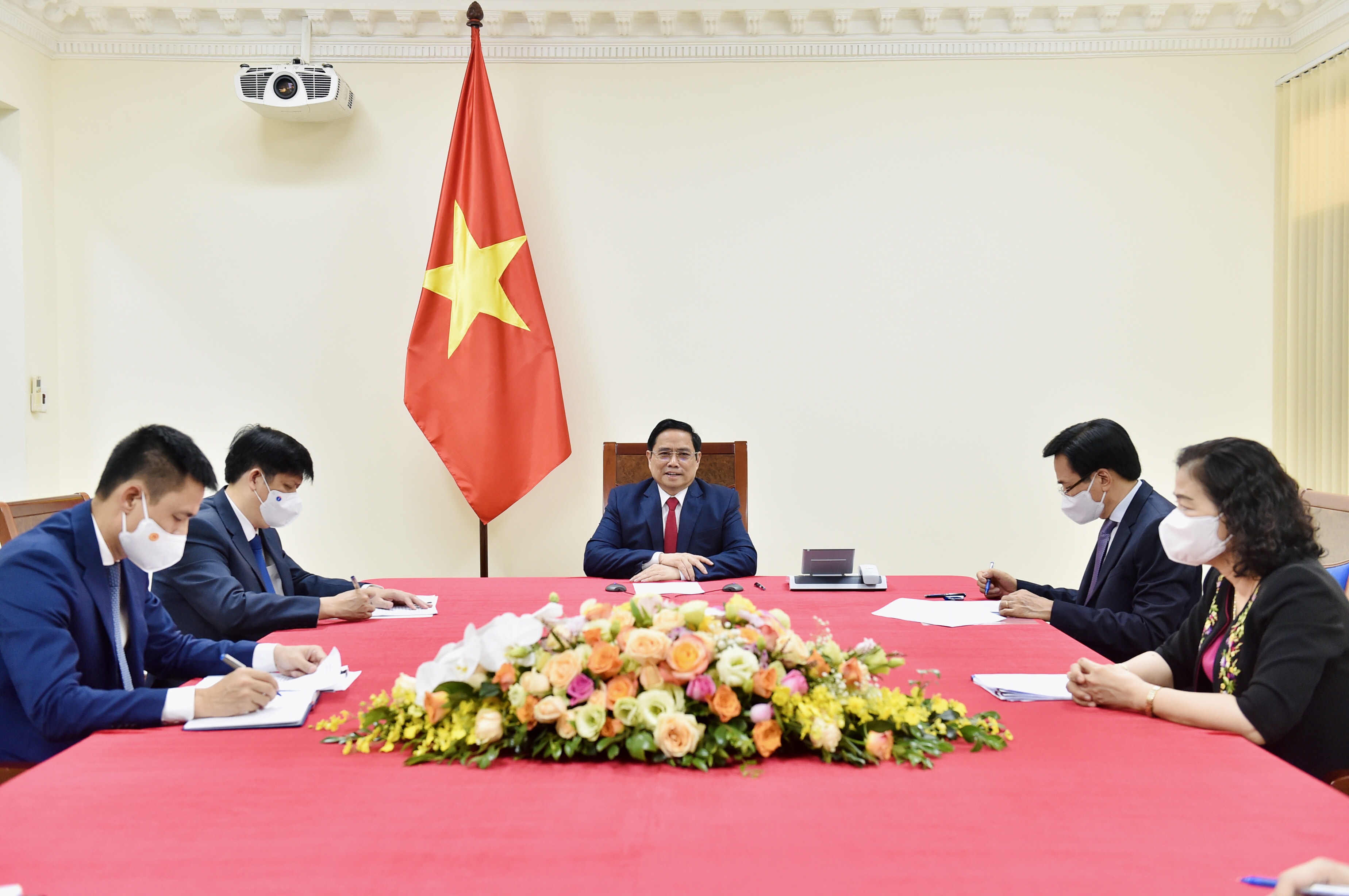 Toàn cảnh cuộc điện đàm ở đầu Việt Nam - Ảnh: VGP