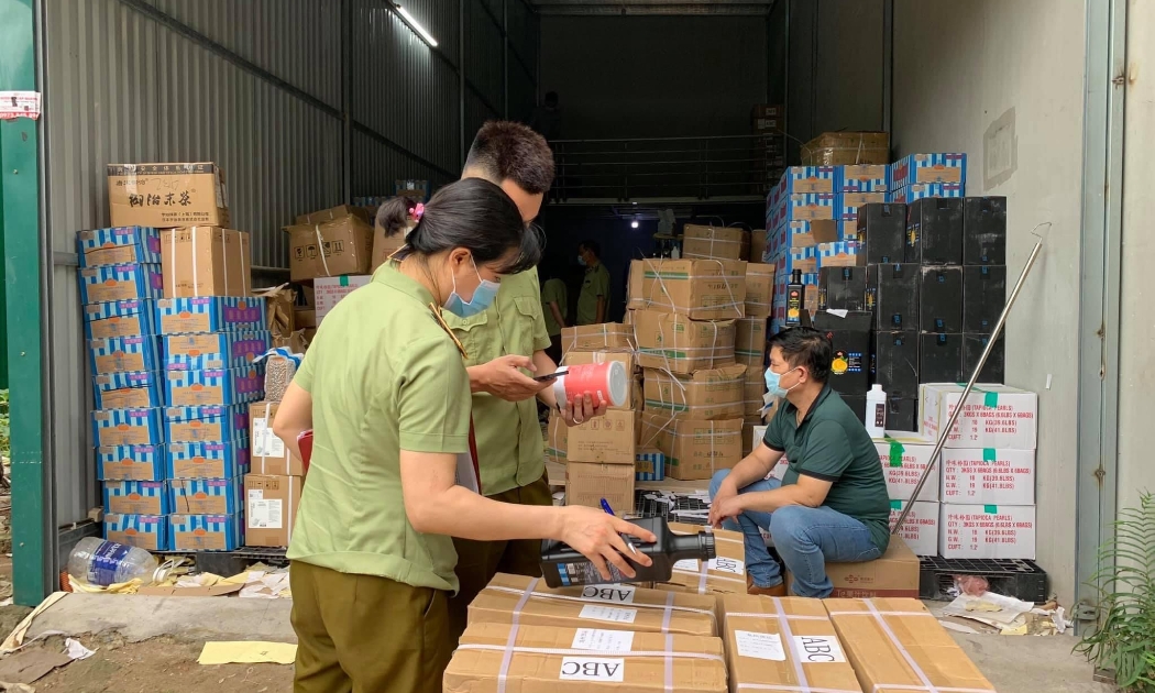Hàng tấn nguyên liệu chế biến trà sữa không rõ nguồn gốc