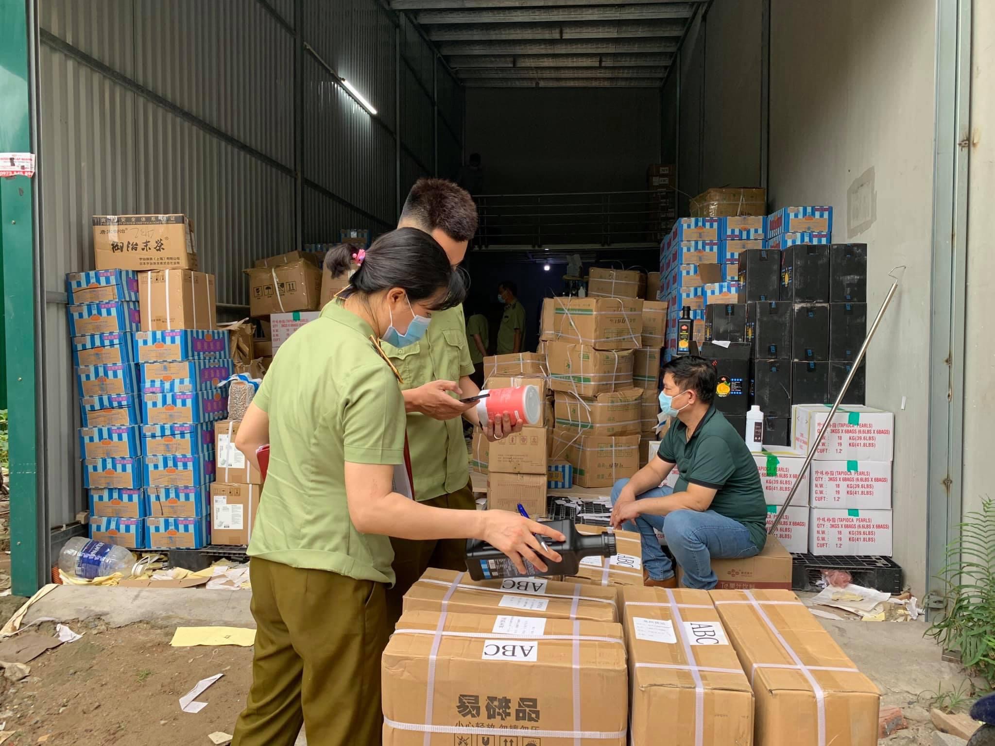 Hàng tấn nguyên liệu chế biến trà sữa không rõ nguồn gốc