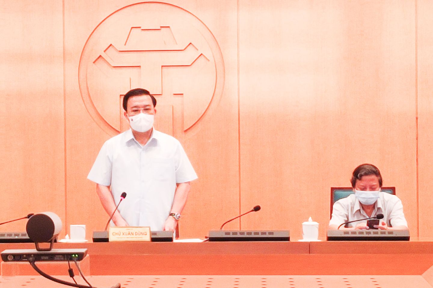 Phó Chủ tịch UBND TP. Hà Nội Chử Xuân Dũng phát biểu tại cuộc họp.