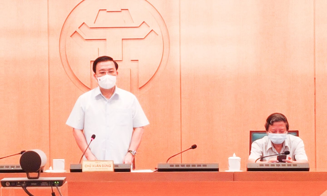 Phó Chủ tịch UBND TP. Hà Nội Chử Xuân Dũng phát biểu tại cuộc họp.