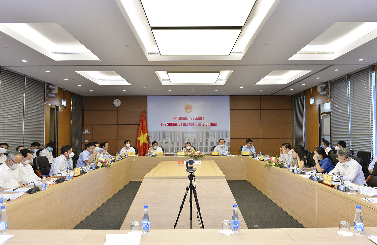 Phiên họp toàn thể trực tuyến của Ủy ban Kinh tế dưới sự chủ trì của Chủ nhiệm Ủy ban Kinh tế Vũ Hồng Thanh - Ảnh: Quochoi.vn