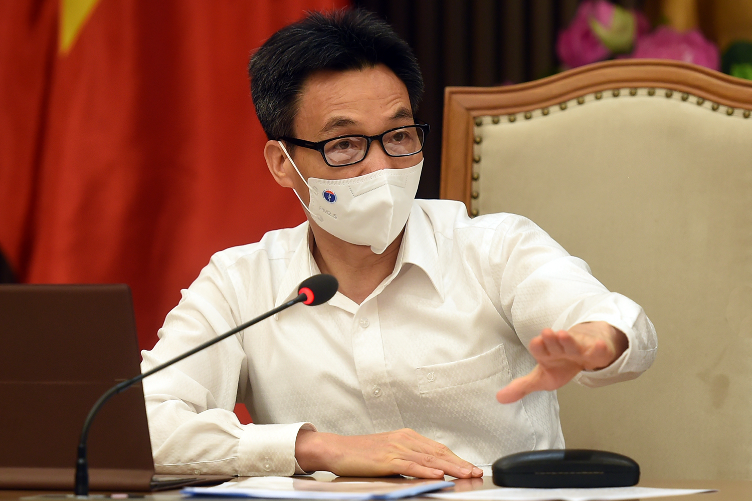 Phó Thủ tướng Vũ Đức Đam chủ trì cuộc họp chiều 25/6. Ảnh - VGP/Đình Nam. 