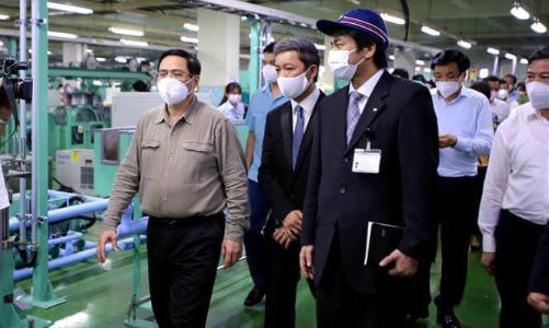 Thủ tướng Phạm Minh Chính: Phải cắt giảm tối đa thủ tục hành chính ngăn trở quá trình thử nghiệm sản xuất vaccine