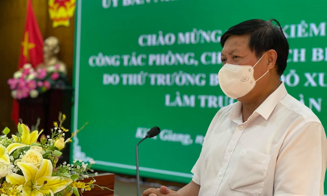 Thứ trưởng Bộ Y tế Đỗ Xuân Tuyên phát biểu tại buổi làm việc với UBND tỉnh Kiên Giang.