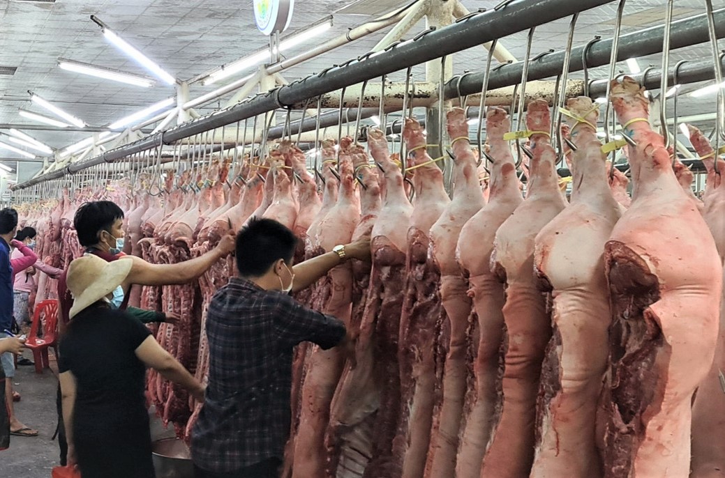 Chợ đầu mối nông sản Hóc Môn sẽ tạm dừng các hoạt động từ 0h ngày 28/6 đến 0h ngày 4/7 để phòng, chống dịch Covid-19...