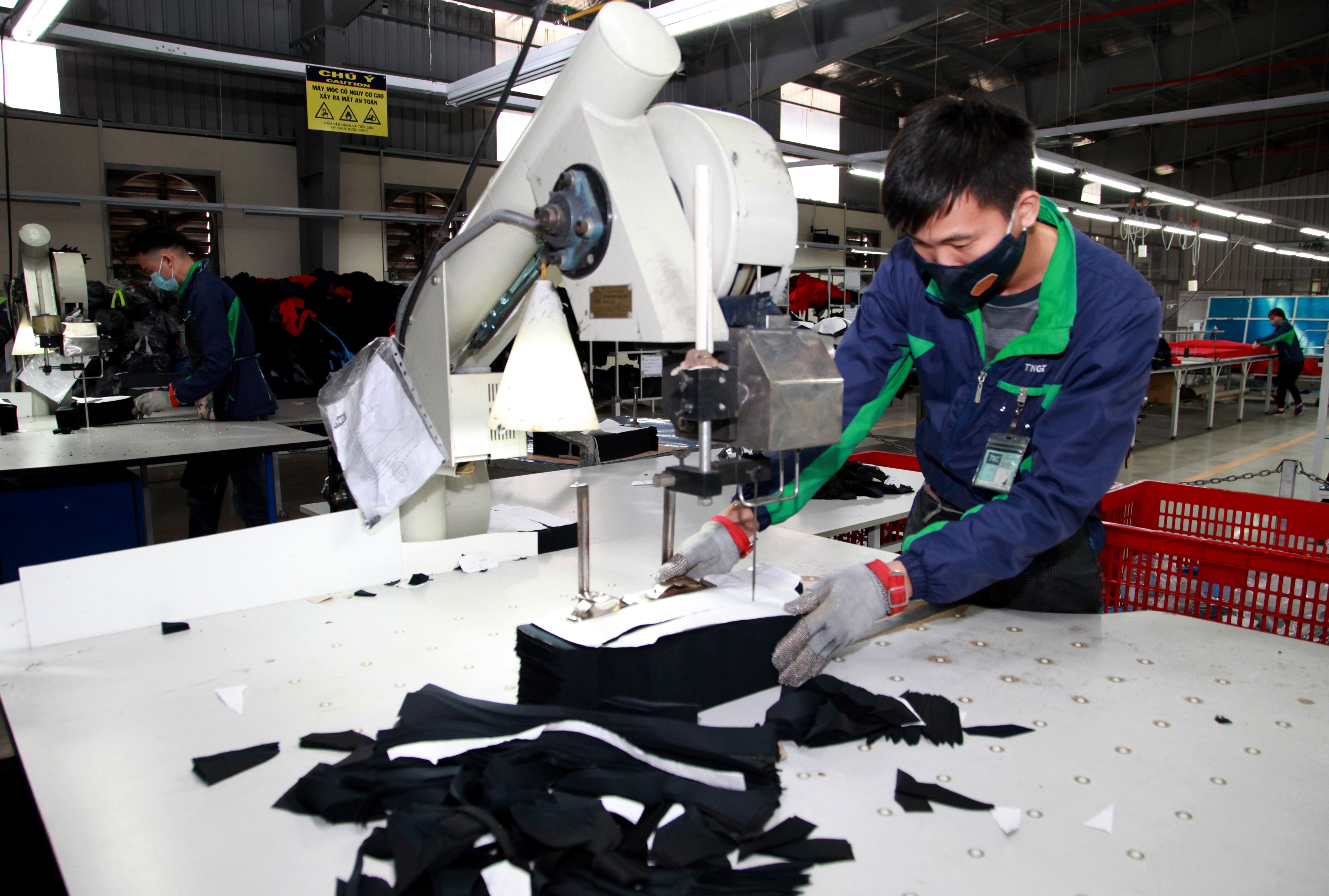 Thời gian tham gia bảo hiểm x&atilde; hội ngắn mức lương hưu của người lao động sẽ thấp hơn. Ảnh - Mạnh Dũng.&nbsp;