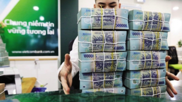 Ngân hàng và bất động sản đua nhau hút tiền qua kênh trái phiếu