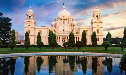 Cần thu nhập bao nhiêu để lọt vào top 1% giàu nhất tại Mỹ, UAE, Trung Quốc?