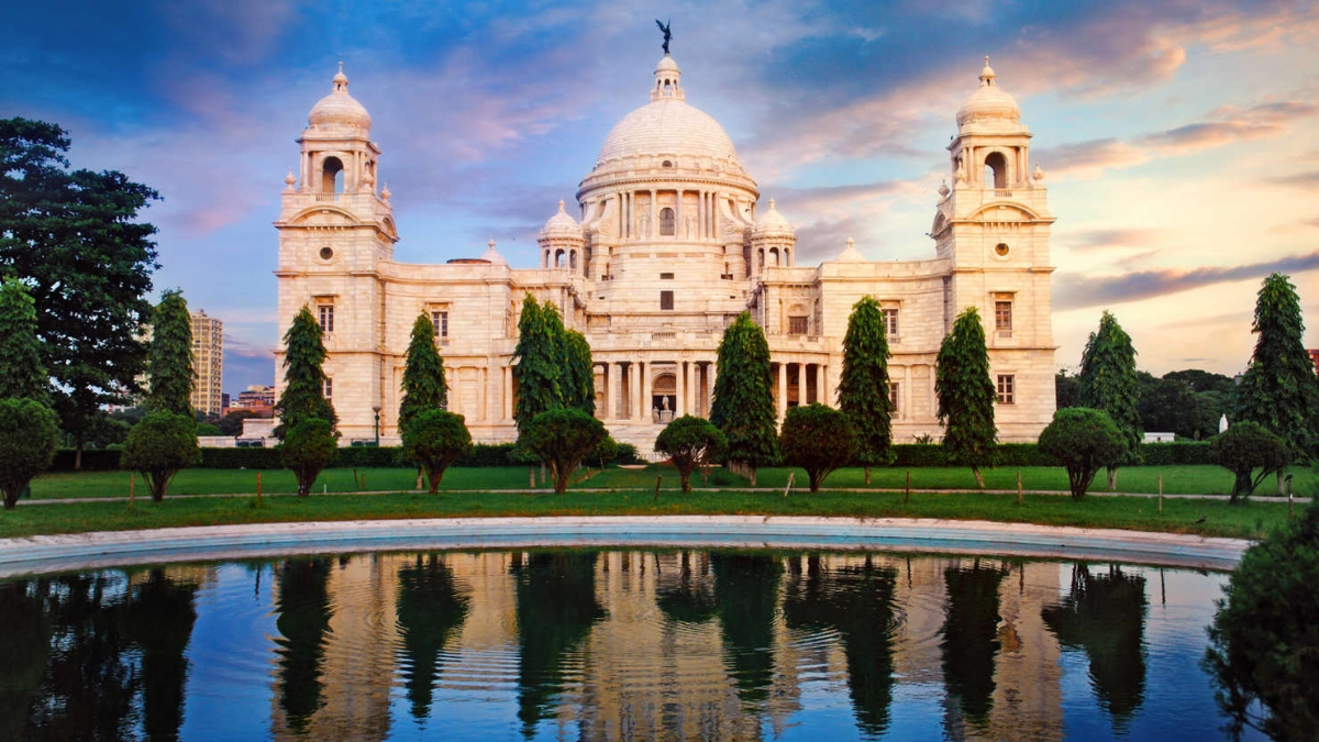 Thu nhập trước thuế h&agrave;ng năm cần c&oacute; để v&agrave;o top 1%: 93.917 USD Thu nhập trước thuế h&agrave;ng năm cần c&oacute; để v&agrave;o top 10%: 14.077 USD