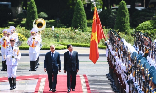 Chủ tịch nước Nguyễn Xuân Phúc chủ trì đón Tổng Bí thư, Chủ tịch Lào