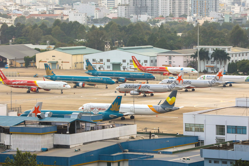 Máy bay "đắp chiếu" hàng loạt do giảm chuyến bay.