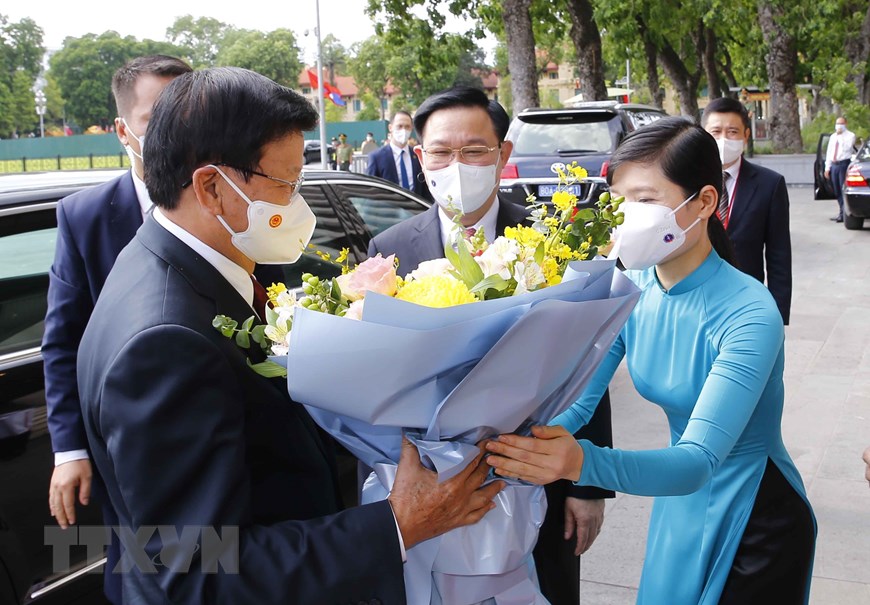 Cũng trong chiều 28/6, Chủ tịch Quốc hội Vương Đình Huệ hội kiến Tổng Bí thư, Chủ tịch nước Lào Thongloun Sisoulith.  