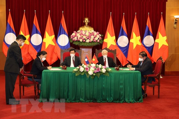 Lễ ký kết Kế hoạch hợp tác văn hóa nghệ thuật và du lịch giữa Bộ Văn hóa Thể thao và Du lịch Việt Nam và Bộ Thông tin Văn hóa và Du lịch Lào - Ảnh: Trí Dũng/TTXVN
