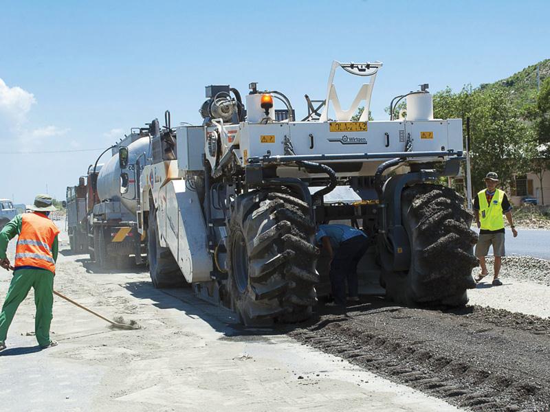 Nhu cầu vốn bảo trì đường bộ còn thiếu nên nhiều tuyến đường vẫn chưa được sửa chữa theo đúng định kỳ.