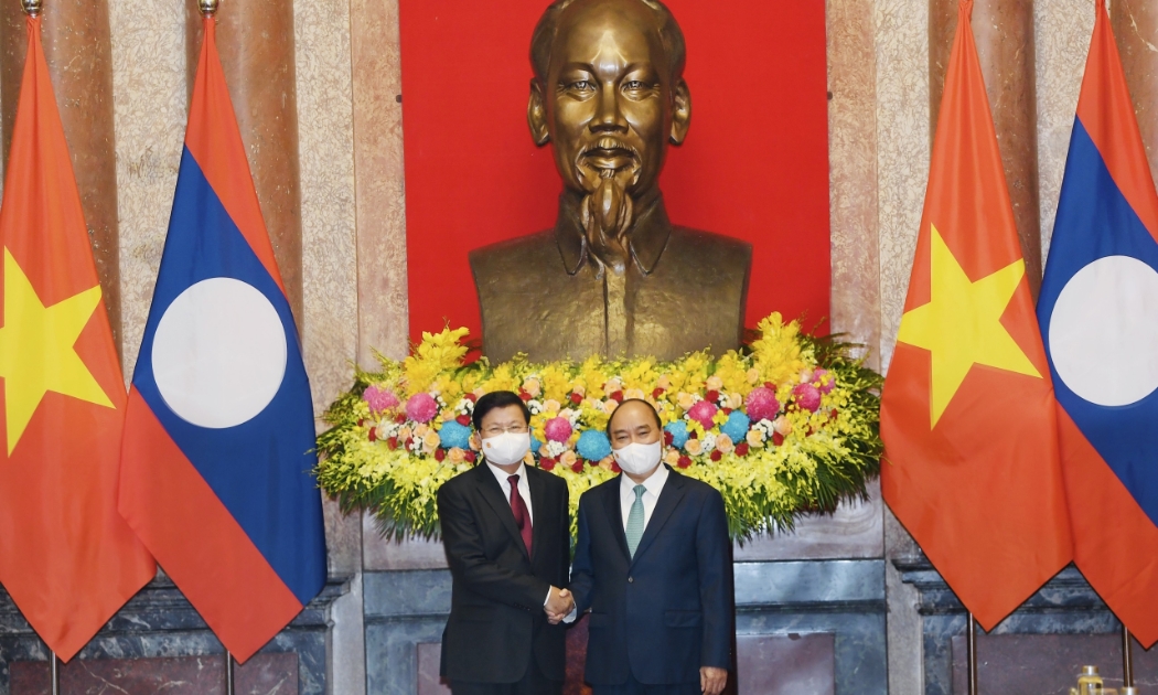 Chủ tịch nước Nguyễn Xuân Phúc hội kiến Tổng Bí thư, Chủ tịch nước Lào Thongloun Sisoulith - Ảnh: VGP