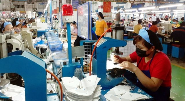 Theo Tổng cục Thống k&ecirc;, qu&yacute; 2/2021, tăng trưởng GDP của Việt Nam đạt 6,61%, tốc độ tăng trưởng GDP 6 th&aacute;ng đầu năm đạt 5,64% - thấp hơn so với mức dự b&aacute;o 5,8% - Ảnh: VGP