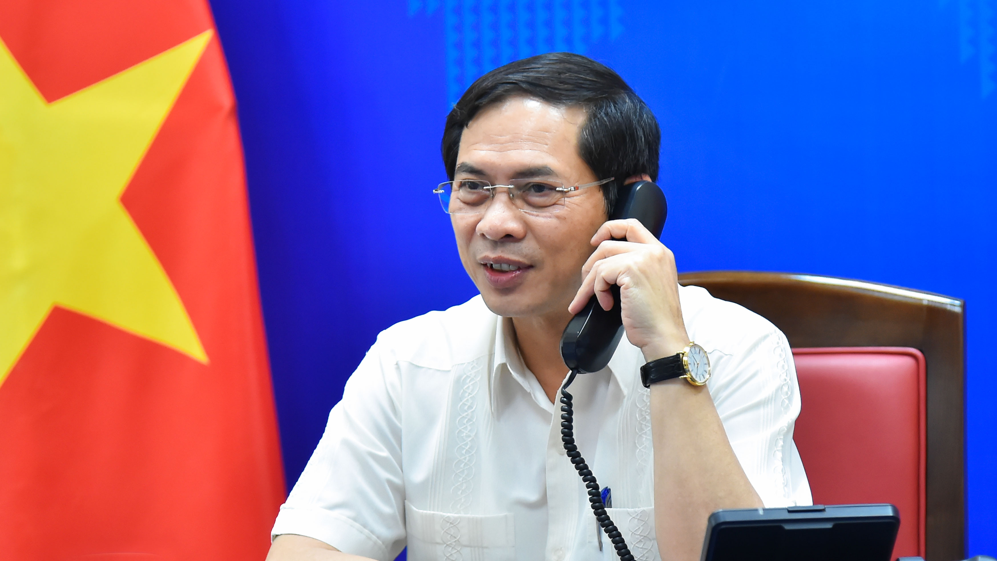 Bộ trưởng Ngoại giao Bùi Thanh Sơn tại cuộc điện đàm với Bộ trưởng Ngoại giao Na Uy - Ảnh: Báo TGVN