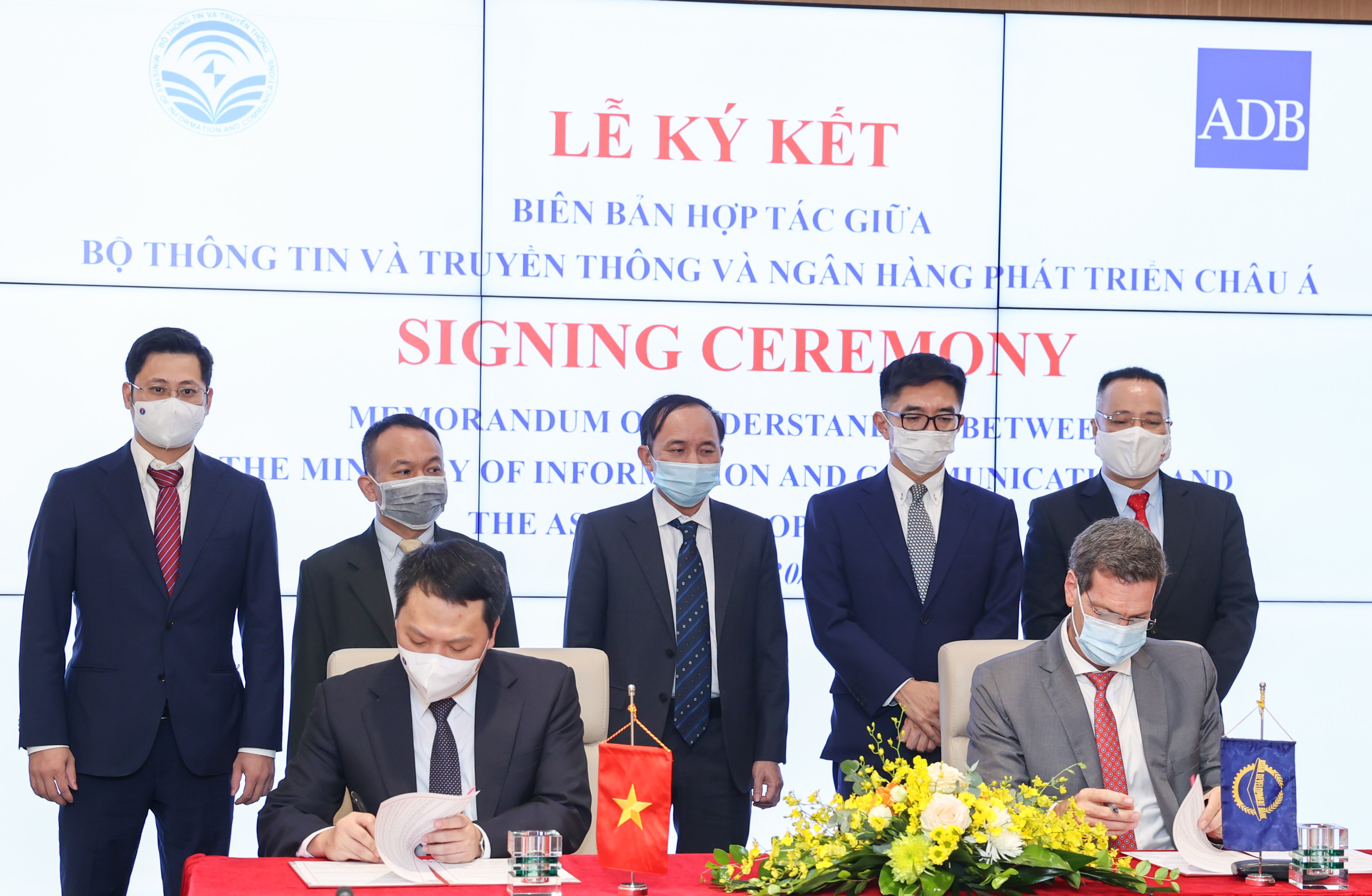 Bộ Thông tin và Truyền thông và Ngân hàng ADB ký ghi nhớ hợp tác phát triển chính phủ số, kinh tế số và xã hội số.
