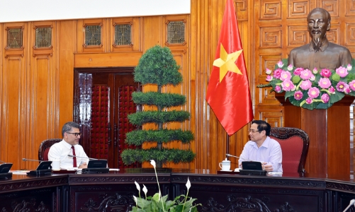 Làm việc gấp với tập đoàn AstraZeneca, Thủ tướng đề nghị cung cấp 10 triệu liều vaccine cho Việt Nam