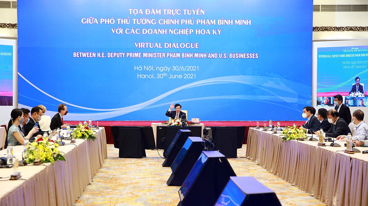 Phó Thủ tướng Phạm Bình Minh chủ trì Tọa đàm trực tuyến với cộng đồng doanh nghiệp Hoa Kỳ sáng 30/6.