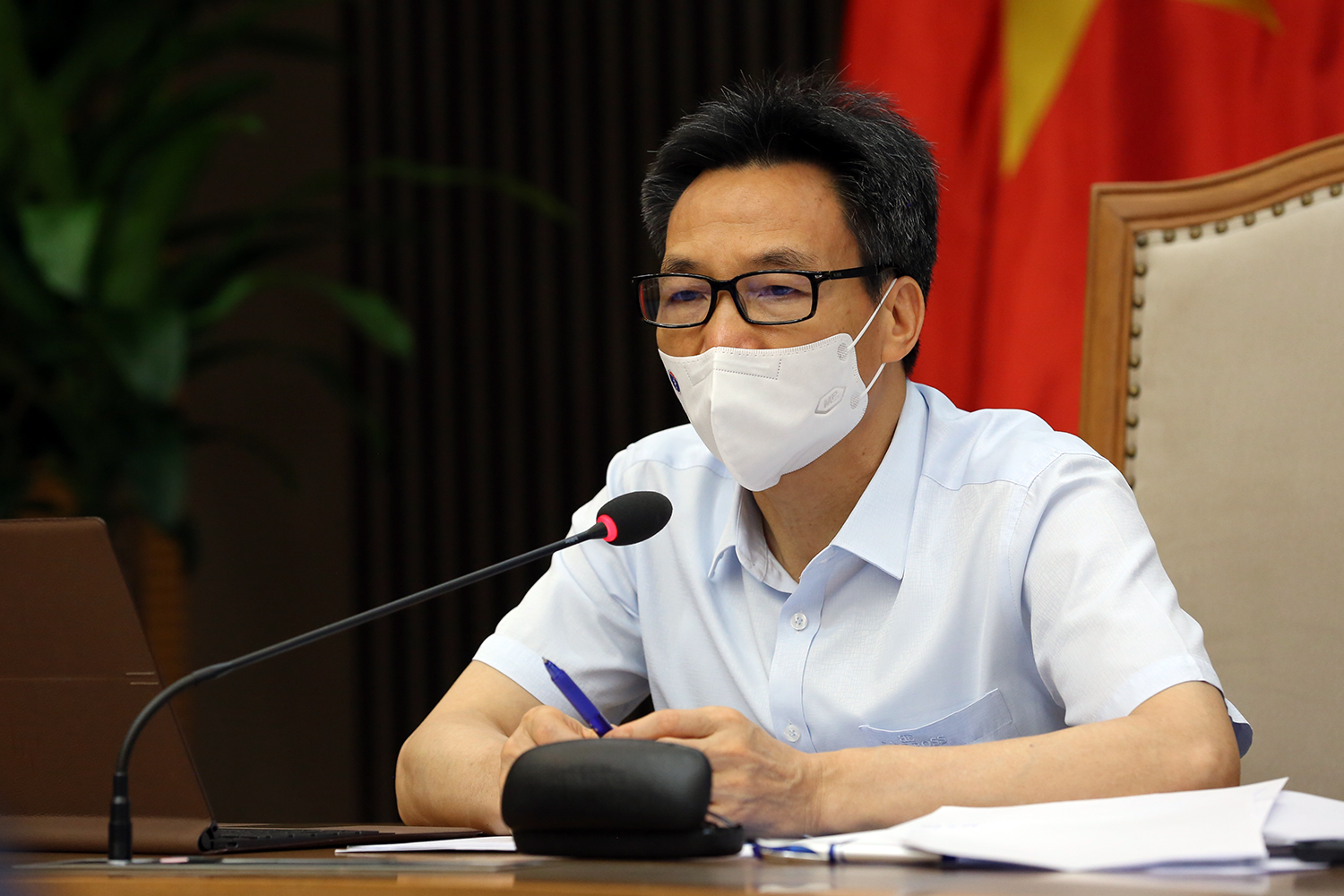 Phó Thủ tướng Vũ Đức Đam chủ trì cuộc họp trực tuyến với tỉnh Bình Dương sáng 30/6. Ảnh - VGP/Đình Nam. 