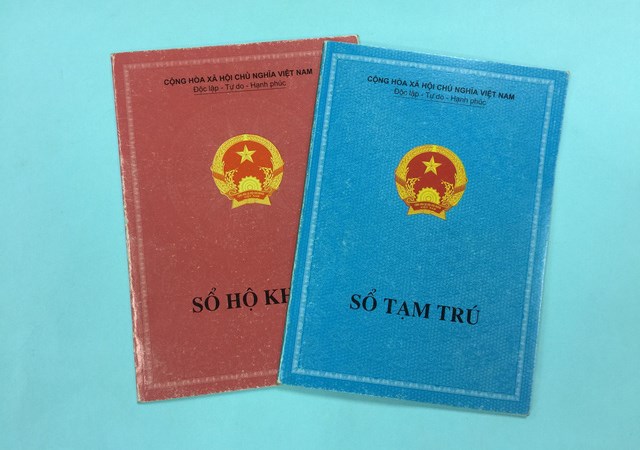 Từ ngày 1/1/2023, sổ hộ khẩu, sổ tạm trú giấy chính thức không còn hiệu lực - Ảnh minh họa.