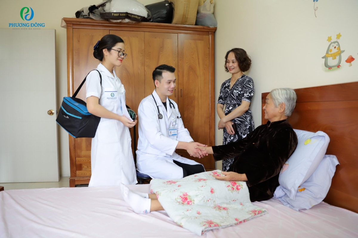 Dịch vụ kh&aacute;m bệnh tại nh&agrave; của Bệnh viện Đa khoa Phương Đ&ocirc;ng được đ&ocirc;ng đảo kh&aacute;ch h&agrave;ng tin chọn.