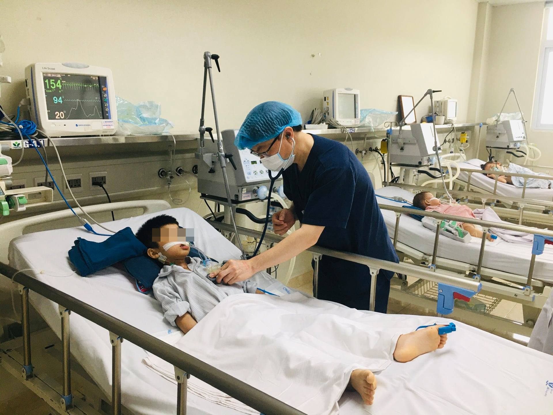Bệnh nhi viêm não Nhật Bản đang được điều trị tại khoa Điều trị tích cực - Trung tâm Bệnh Nhiệt đới, Bệnh viện Nhi Trung ương.
