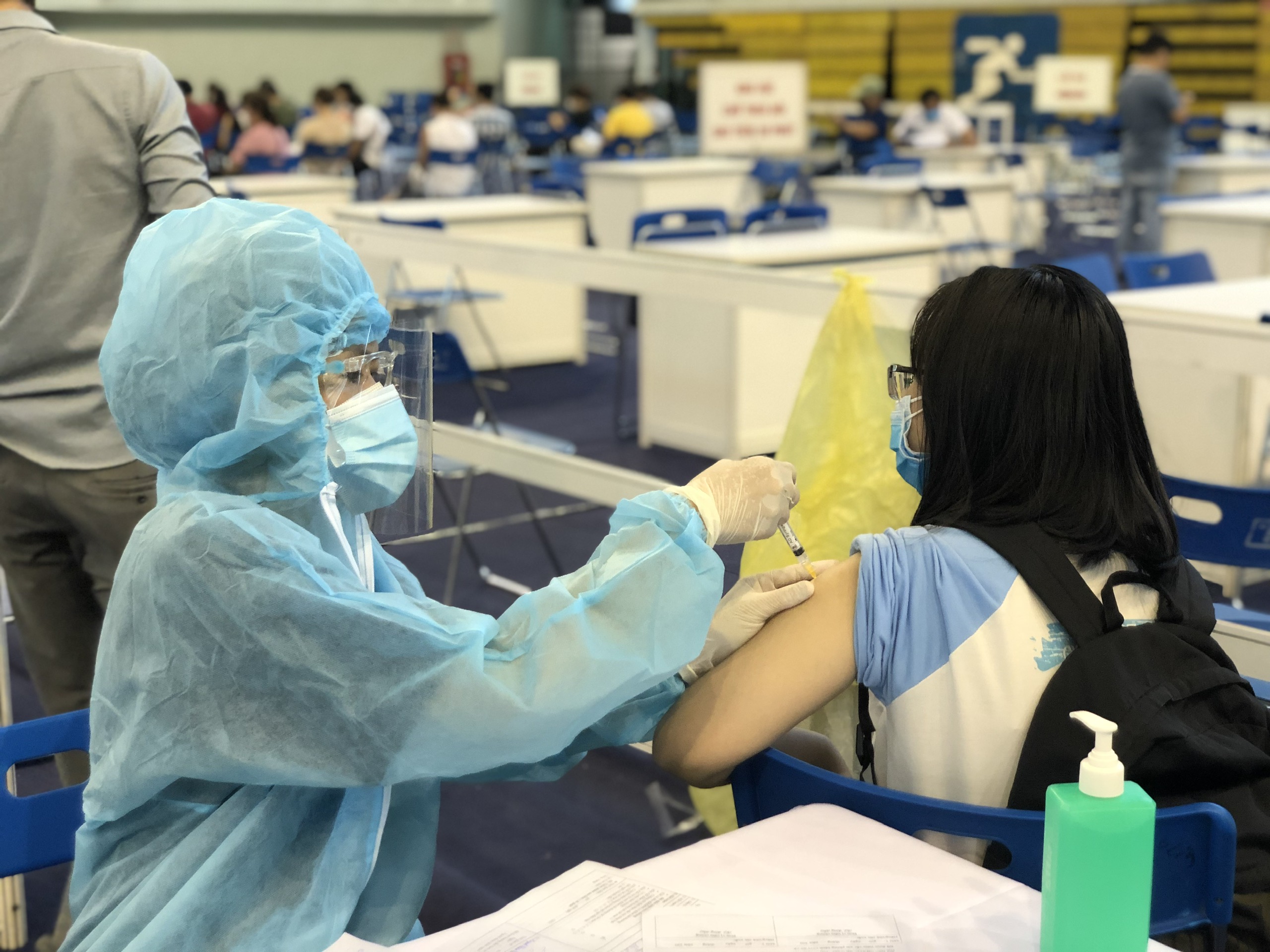 TP.HCM đặt mục tiêu đạt tối thiểu 2/3 người dân trong độ tuổi 18 tuổi trở lên được tiêm vaccine phòng Covid-19 trong tháng 8.