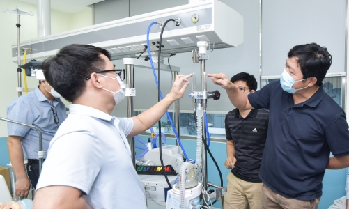Việt Nam chủ động sản xuất máy thở oxy dòng cao phòng Covid-19