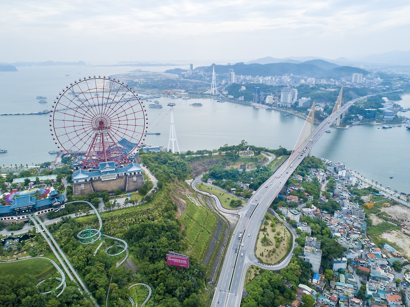 Những năm g&acirc;̀n đ&acirc;y, Quảng Ninh là nơi thu h&uacute;t c&aacute;c nh&agrave; đầu tư lớn.