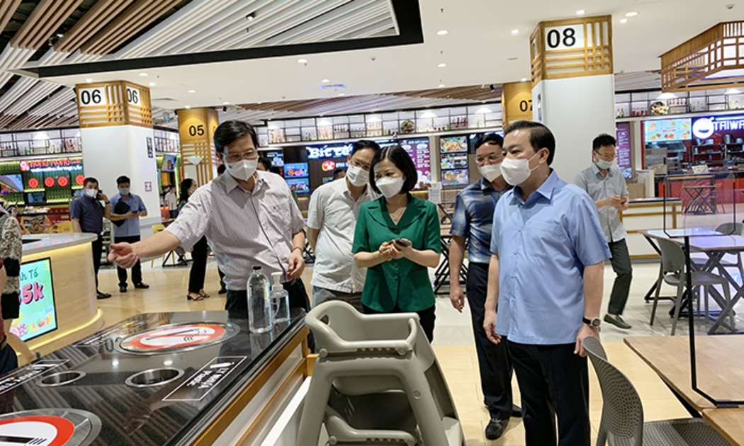 Phó Chủ tịch UBND TP Chử Xuân Dũng kiểm tra thực tế tại TTTM Aeon Mall Long Biên.