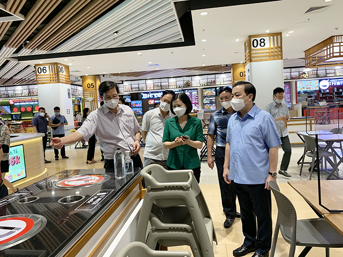Phó Chủ tịch UBND TP Chử Xuân Dũng kiểm tra thực tế tại TTTM Aeon Mall Long Biên.