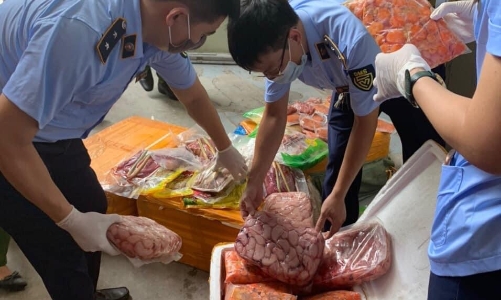 Thu giữ 10 tấn nội tạng đông lạnh đã bốc mùi hôi thối