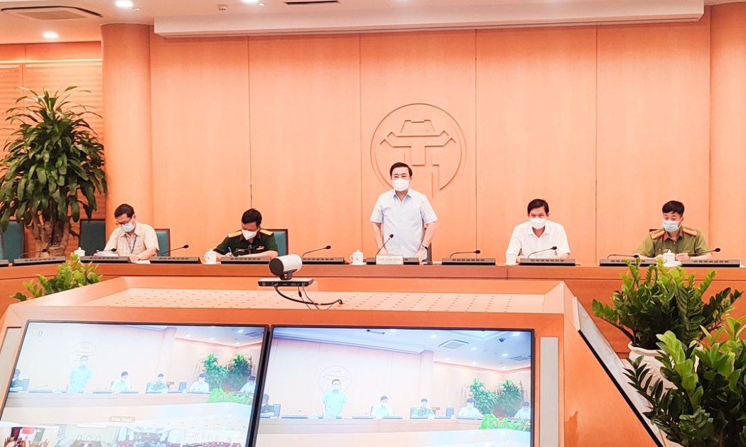 Phó Chủ tịch UBND TP Hà Nội Chử Xuân Dũng chủ trì phiên họp trực tuyến ngày 6/7.