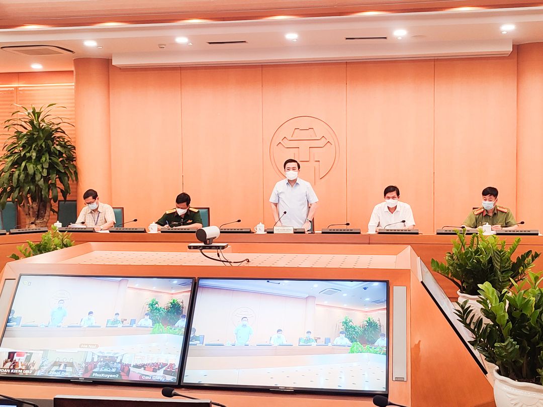 Phó Chủ tịch UBND TP Hà Nội Chử Xuân Dũng chủ trì phiên họp trực tuyến ngày 6/7.