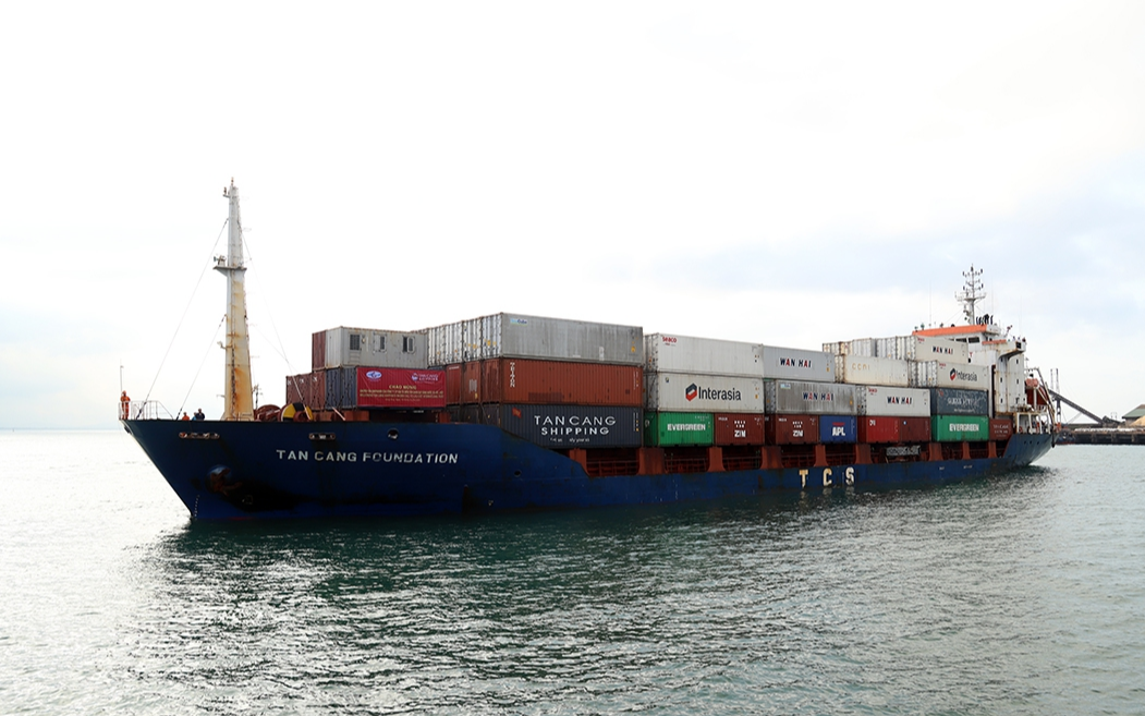 Trong th&aacute;ng 5 v&agrave; th&aacute;ng 6/2021, đ&atilde; c&oacute; 5 chuyến t&agrave;u container cập cảng Vũng &Aacute;ng để xuất/nhập h&agrave;ng.