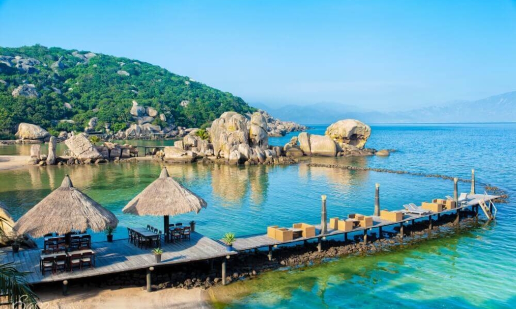 Tứ Bình hoang sơ thu hút khách nghỉ dưỡng.