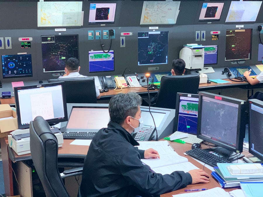 Kíp trực VATM tại Trung tâm Kiểm soát tiếp cận - tại sân bay Nội Bài