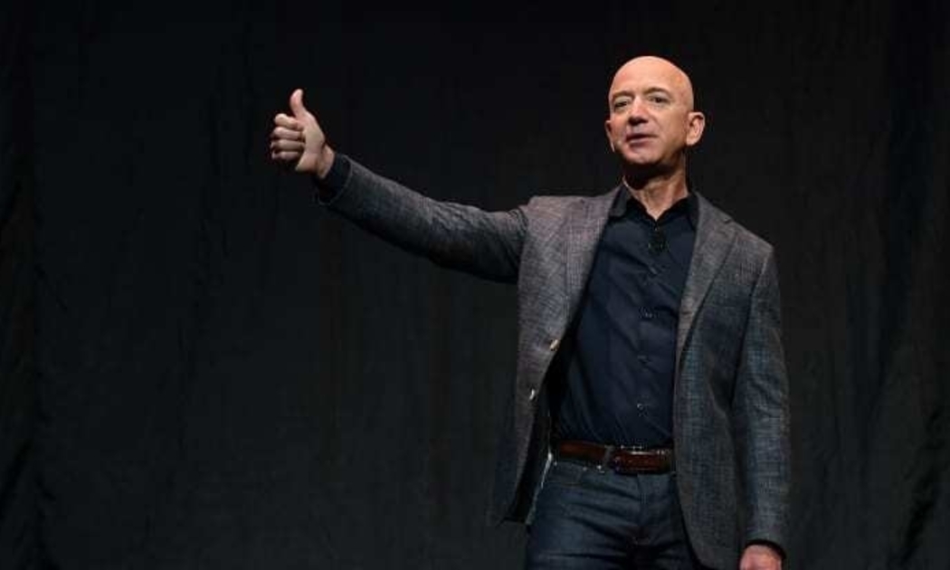 Tỷ phú Jeff Bezos - Ảnh: CNBC.