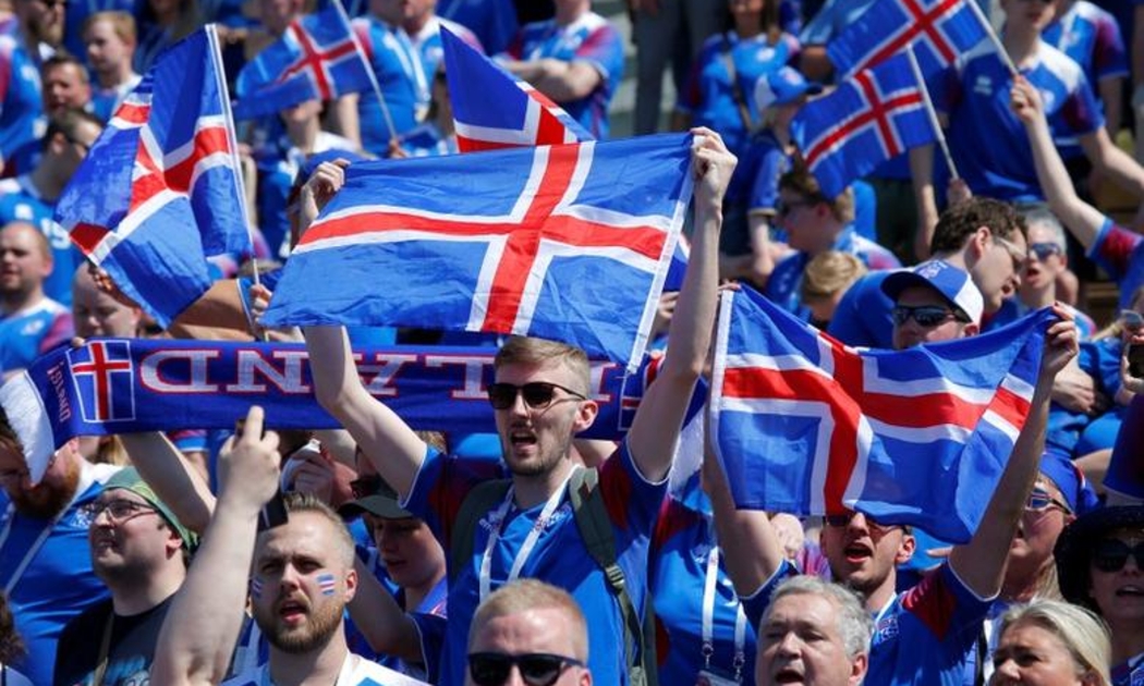 Cổ động viên của đội tuyển bóng đá quốc gia Iceland - Ảnh: Reuters.