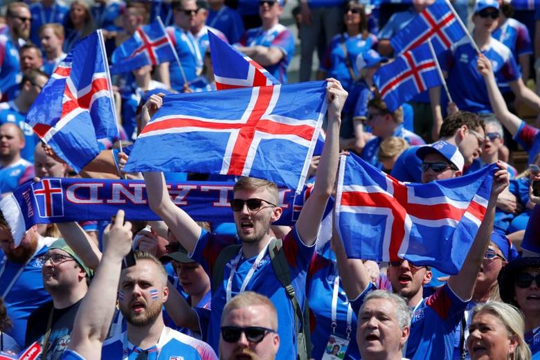 Cổ động viên của đội tuyển bóng đá quốc gia Iceland - Ảnh: Reuters.